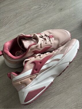 Reebok Women's Pink and White Chunky Runner Sneakers